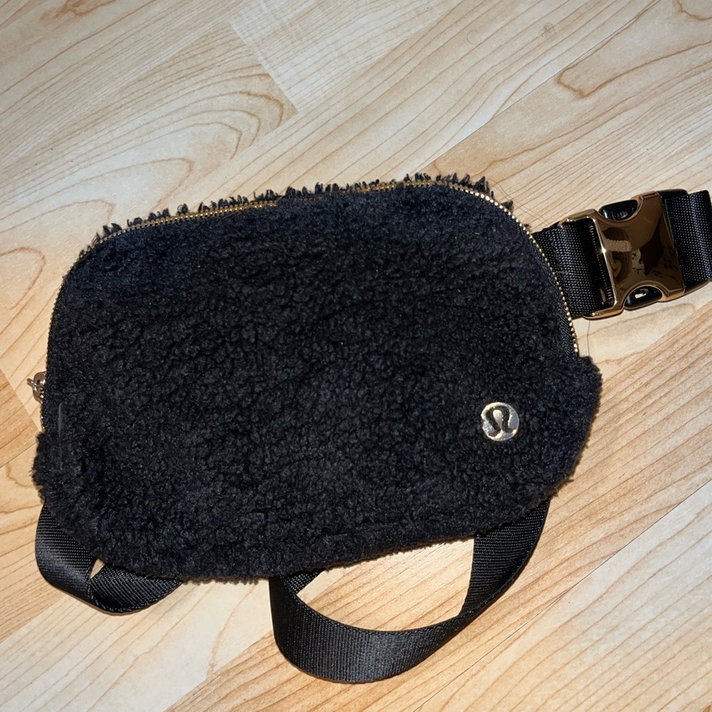 Lululemon Black & Gold Fleece Belt Bag